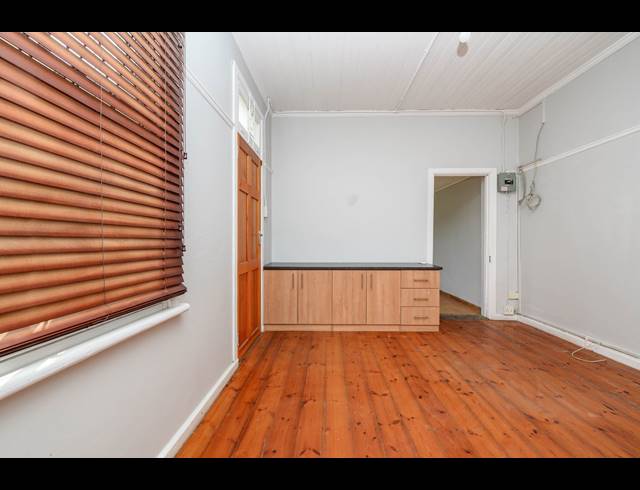 1,097M² BUILDING FOR SALE IN RICHMOND HILL